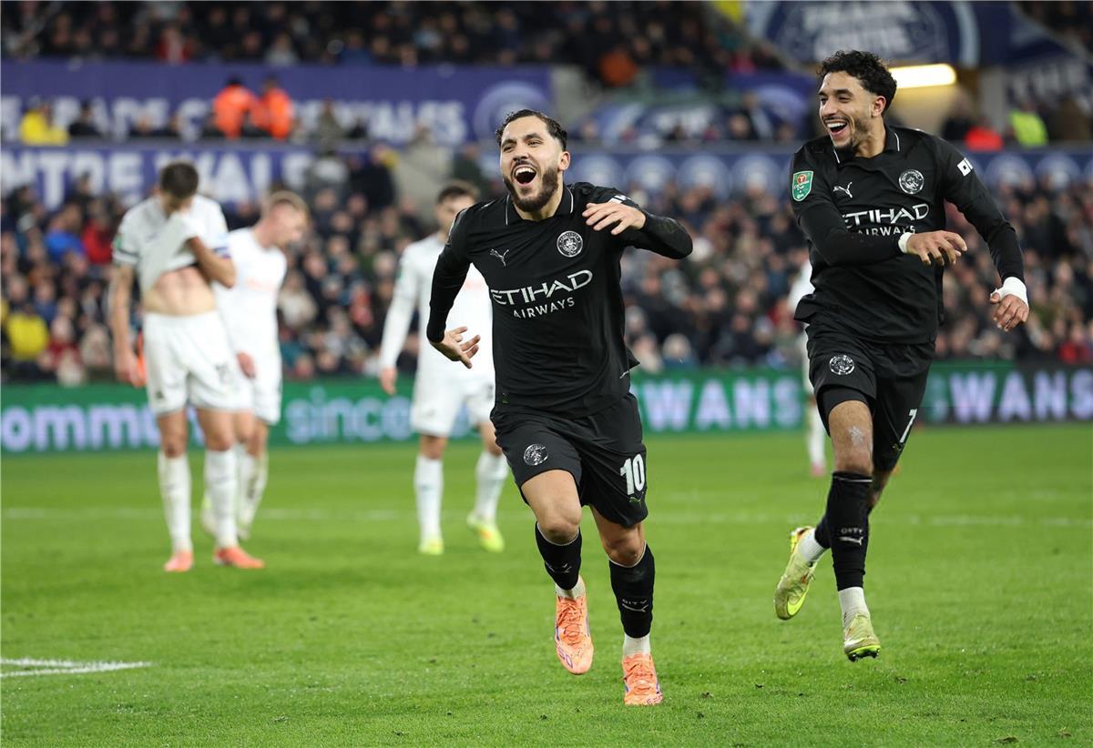 "مجنون".. تصريح مثير لنجم مانشستر سيتي عن غوارديولا