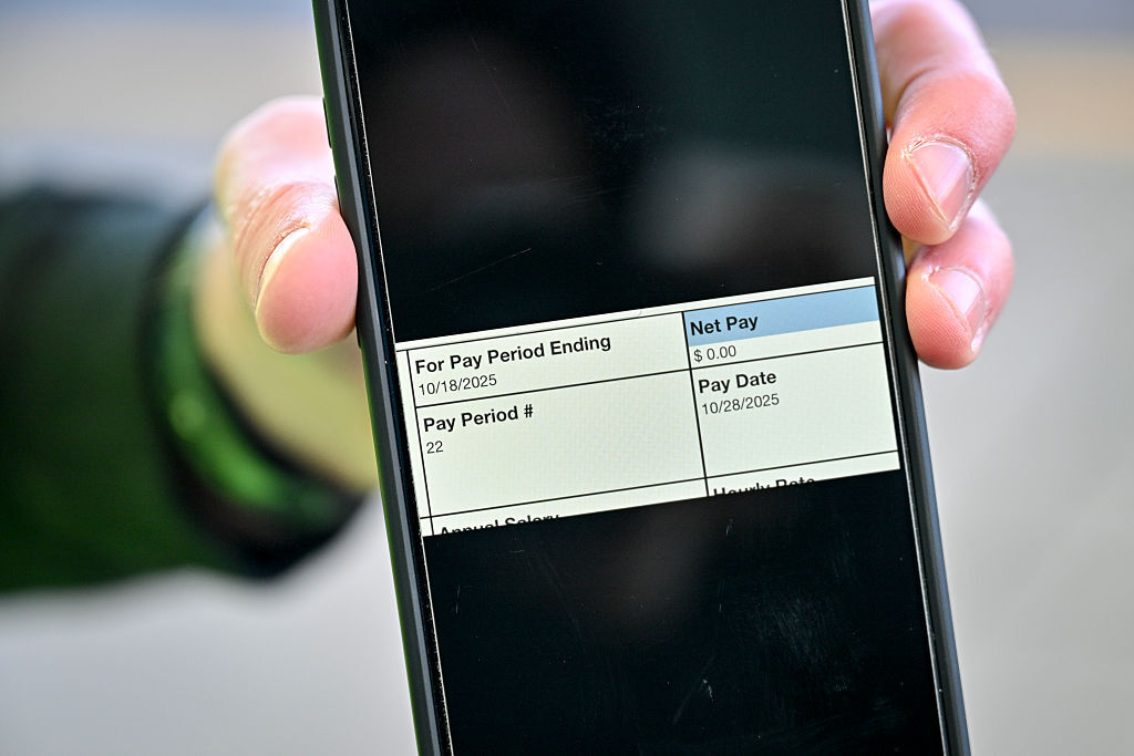 إغلاق الحكومة الأمريكية يهدد سلامة الطيران ومراقبو الحركة الجوية بلا رواتب