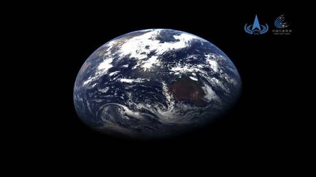 مسبار صيني يلتقط "سيلفي" تاريخية مع الأرض