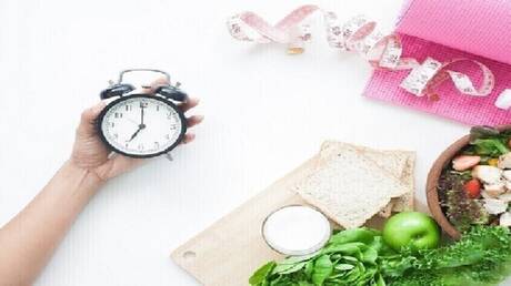 الصيام المتقطع: رحلة بين المنافع الصحية والمخاطر الخفية