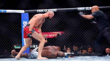 بالفيديو.. التشيكي "بروخازكا" يسحق الأمريكي خليل الأصغر سناً