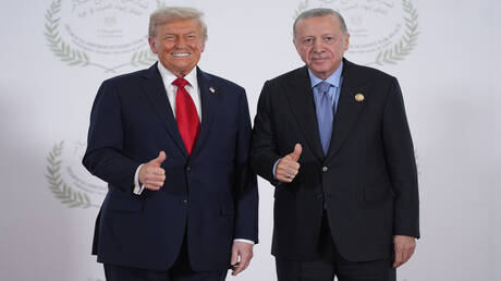 ترامب يصف أردوغان بـ"الرجل القوي جداً" في تصريح لافت