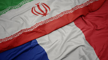 إيران تُصدر أحكاماً مطولة بالسجن لمواطنين فرنسيين بتهمة التجسس