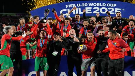 في إنجاز أسطوري.. المغرب يقهر الأرجنتين ويتوج بكأس العالم للشباب لأول مرة في تاريخه (فيديو)