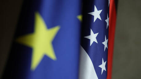 "بلومبرغ": واشنطن تُبلغ أوروبا قرارها بعدم مصادرة الأصول الروسية المُجمَّدة