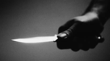 مقتل مسنة وإصابة شقيقها بطعن بالسكاكين بدافع السرقة شرقي لبنان