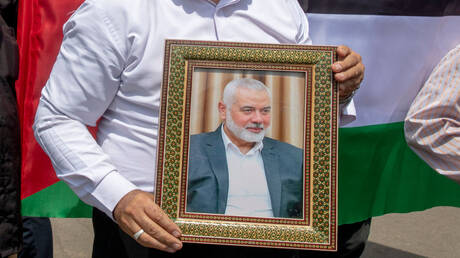 إسرائيل تسمح بمغادرة عشرات الفلسطينيين والأتراك من غزة بينهم أفراد من عائلة هنية