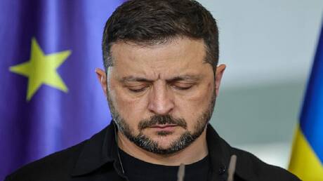 بعد زيارته للسويد.. زيلينسكي يغادر بصورة تذكارية في مقاتلة "جريبن" بدلا من صفقة التسليم الفوري للطائرات