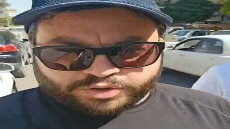مدوّن إسرائيلي يتناول البوظة في قلب دمشق - عاجل 