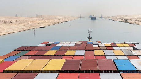 مصر تطلق استثمارات مليارية لتعزيز مكانة قناة السويس العالمية