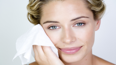 الولايات المتحدة.. سحب مناديل إزالة مكياج شهيرة بعد اكتشاف بكتيريا خطيرة