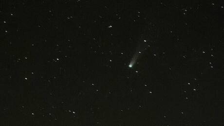 مواطن روسي يلتقط صورة لمذنب نادر