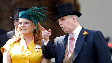 هل يُرسل الأمير البريطاني أندرو وسارة فيرغسون إلى السجن بسبب فضيحة المجرم الجنسي إبستين؟