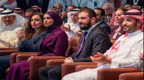  زوجة أحمد الشرع تتصدر الترند بموقف أثار الجدل والإعجاب