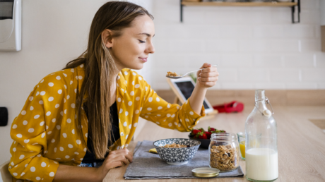 أخطاء شائعة في الفطور "تدمر" صحة الأمعاء وتُهدد الهضم