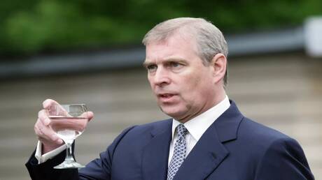  الملك البريطاني يبدأ إجراءات سحب الألقاب من الأمير أندرو بعد انكشاف فضائحه الجنسية 