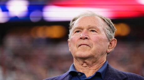  "هدية من العراق وقبلة وداع للكلب".. الصحفي العراقي منتظر الزيدي يستذكر واقعة ضربه جورج بوش الابن بالحذاء 