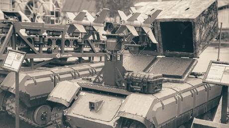 روسيا تكشف عن منظومة روبوتية لإطلاق الدرونات الاعتراضية