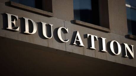إغلاق الحكومة كشف عن أكبر كذبة في التعليم الأمريكي