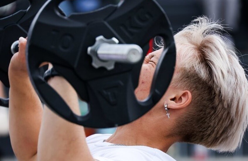 في بطولة أوروبا لرفع الأثقال.. أوكرانية تغادر منصة التتويج تجنبا للصورة مع منافستها الروسية