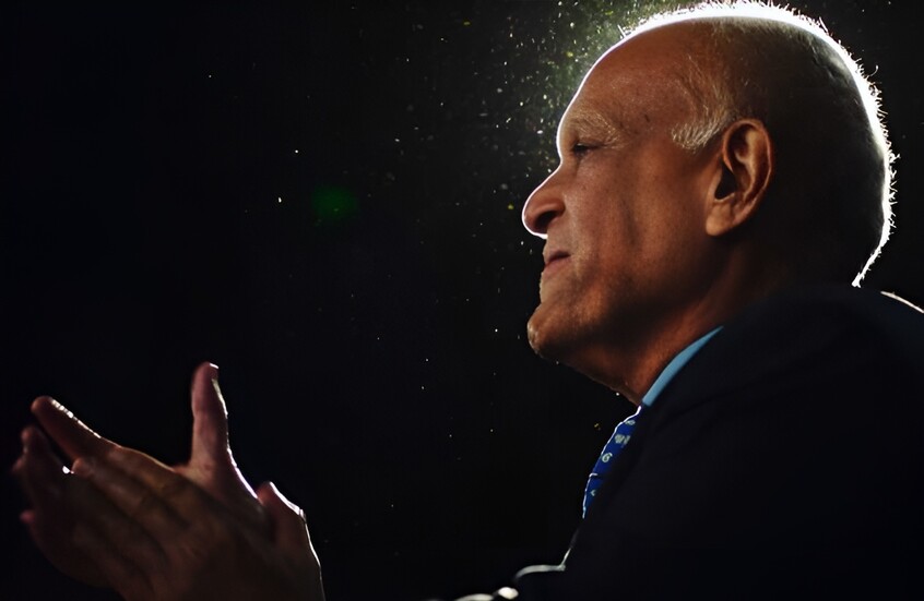 مصر تكرم أحد أبرز رموزها بعمل استثنائي