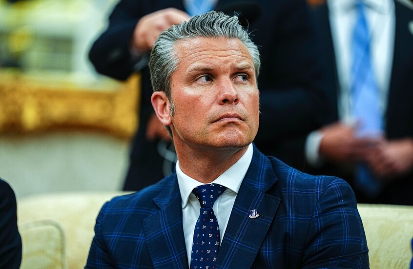 هيغسيث يعلن مقتل 3 أشخاص بضربة عسكرية استهدفت سفينة في الكاريبي