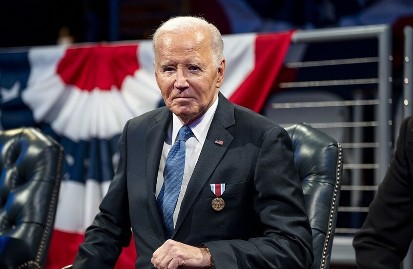 مستشار بايدن يصف مرضه قبل الانسحاب من الانتخابات الرئاسية الأمريكية بأنه "صفعة من الرب"