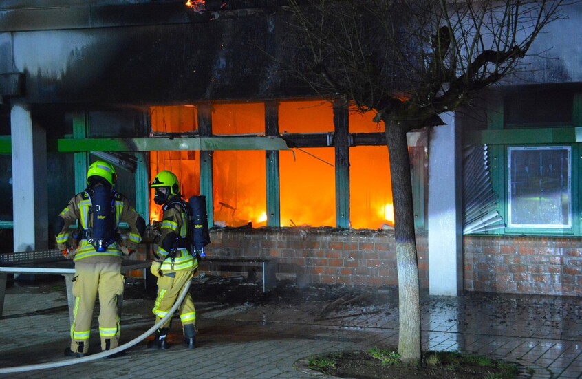 ألمانيا.. حريق هائل يلتهم مدرسة وتحذيرات للسكان بسبب الدخان (صور)