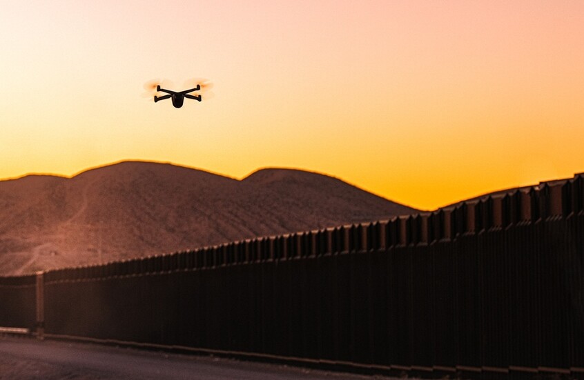 الجيش الإسرائيلي يعلن اعتراض طائرة مسيرة محملة بالأسلحة عند الحدود الغربية