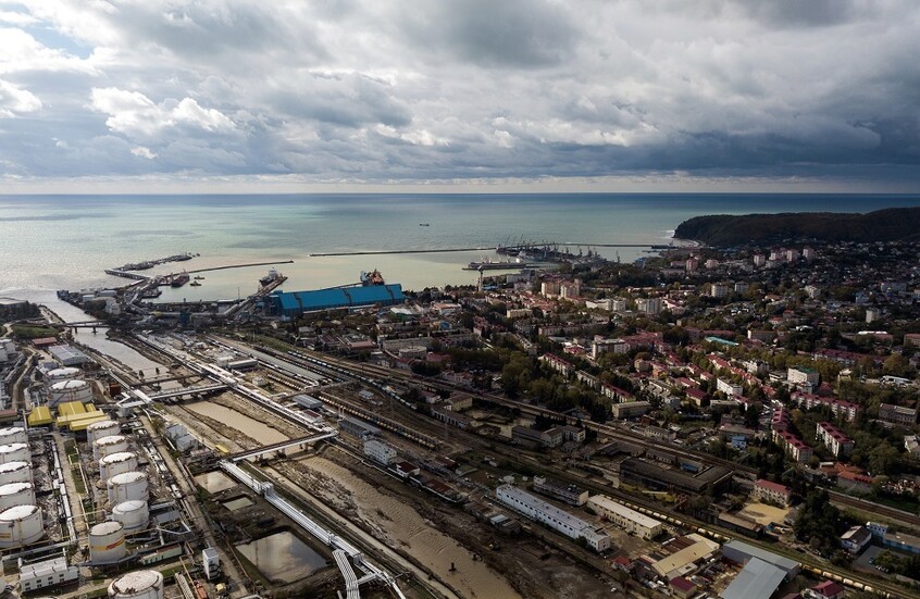 تضرر سفينتين أجنبيتين في هجوم مسيرات أوكرانية على ميناء توابسي الروسي