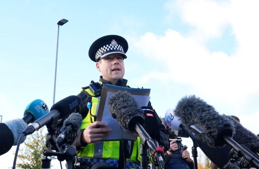 الشرطة البريطانية تؤكد أن هجوم القطار ليس إرهابيا وتكشف عن المشتبه بهما