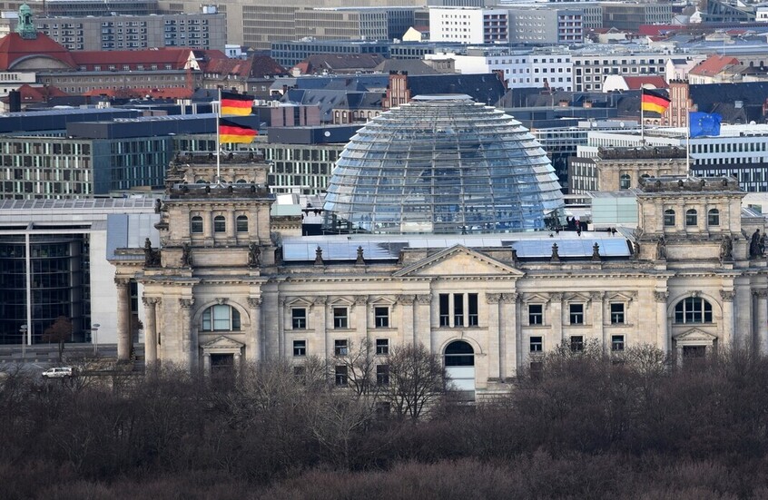 ألمانيا تفرض حظرا على الطيران فوق مواقع تخزين النفايات النووية