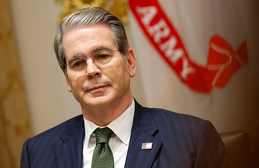 بيسينت: الولايات المتحدة ستقلل الاعتماد على المعادن النادرة من الصين