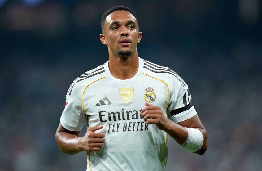 أرنولد يفاجئ جماهير ليفربول برسالة عاطفية قبل العودة إلى "أنفيلد" بقميص ريال مدريد