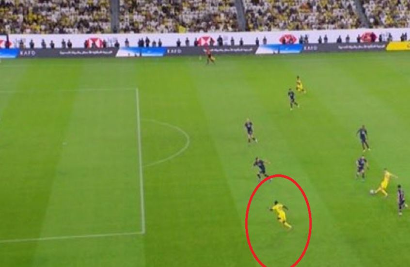 إلغاء هدف للنصر السعودي بسبب وقوع "أذن ماني" في موقف تسلل! (فيديو)