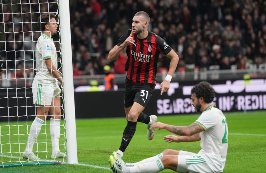 ميلان يسقط روما ويشعل صراع الصدارة في "الكالتشيو"