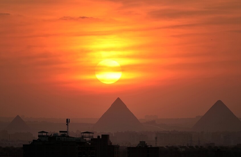 رد مصري على تصريحات إسرائيلية حول "بناء اليهود للأهرامات" (فيديو)