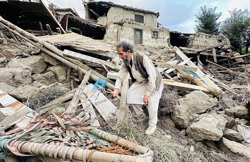 لحظة وقوع الزلزال المدمر في أفغانستان (فيديوهات)