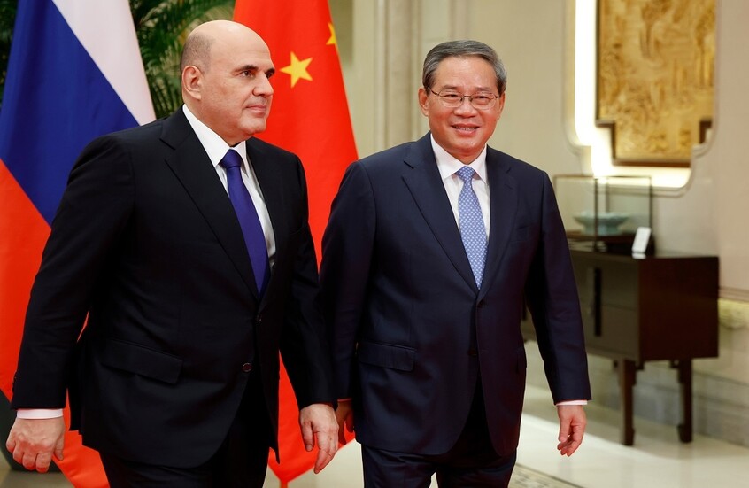 رئيس الحكومة الروسية يعقد اجتماعا غير رسمي مع نظيره الصيني