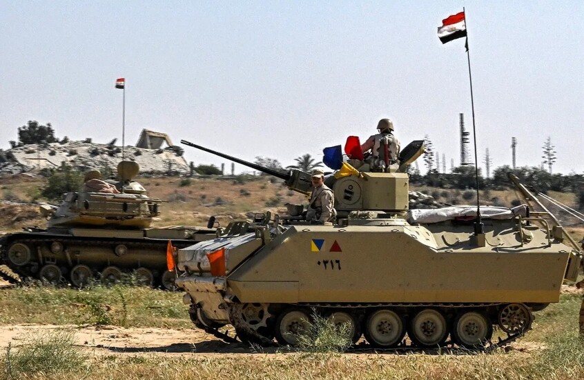 صحيفة عبرية: القوات المصرية تزعج إسرائيل وتتسبب في عرقلة أكبر صفقة في التاريخ