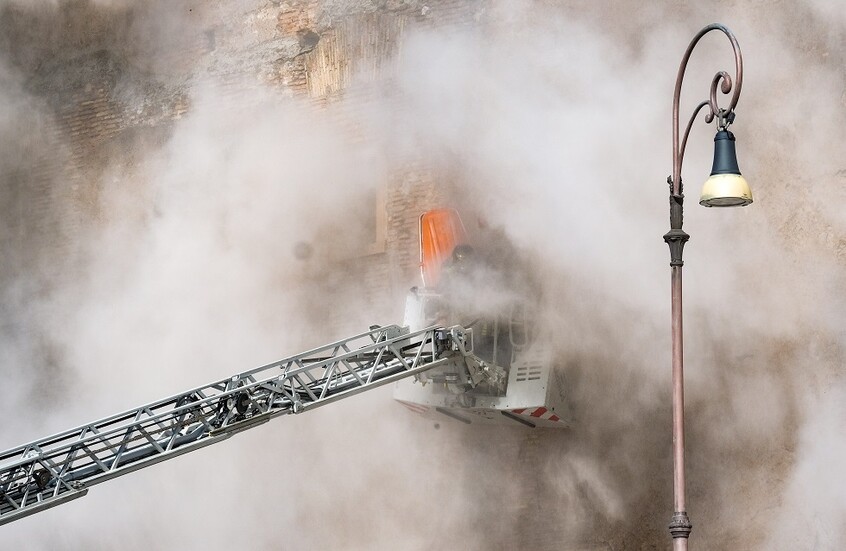 زاخاروفا تعلق على انهيار برج كونتي في روما (فيديو+صور)