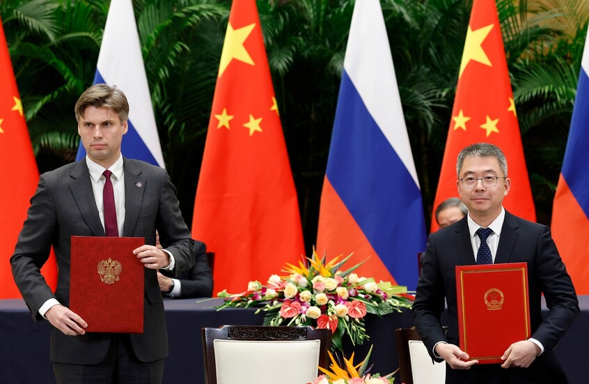 روسيا والصين توقعان خارطة الطريق للتعاون في مجال الملاحة