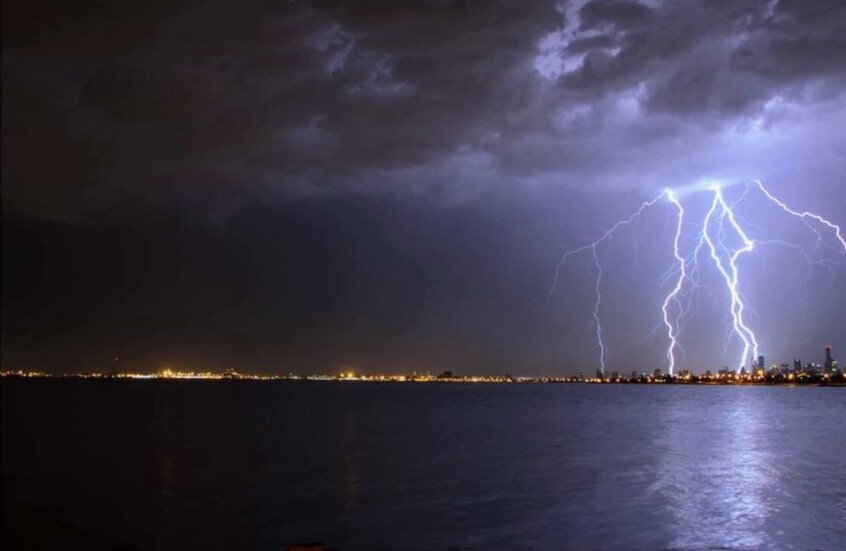 البرق يحصد أرواح 3 مصريين ويصيب سيدة بحروق خطيرة