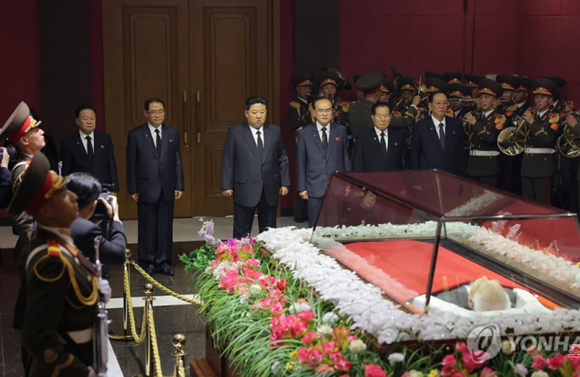 كوريا الشمالية تودع "كبير دبلوماسييها" بمشاركة كيم