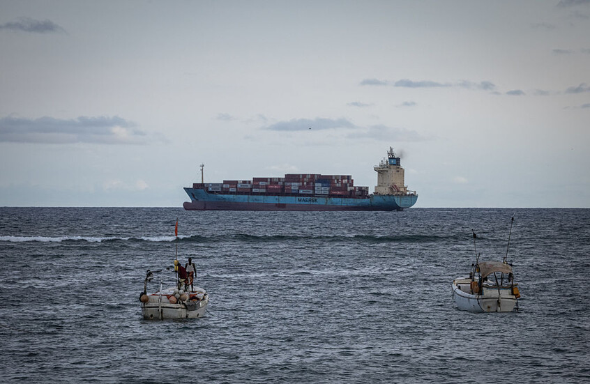 "أمبري": مجهولون سيطروا على سفينة ترفع علم إيران قبالة الصومال