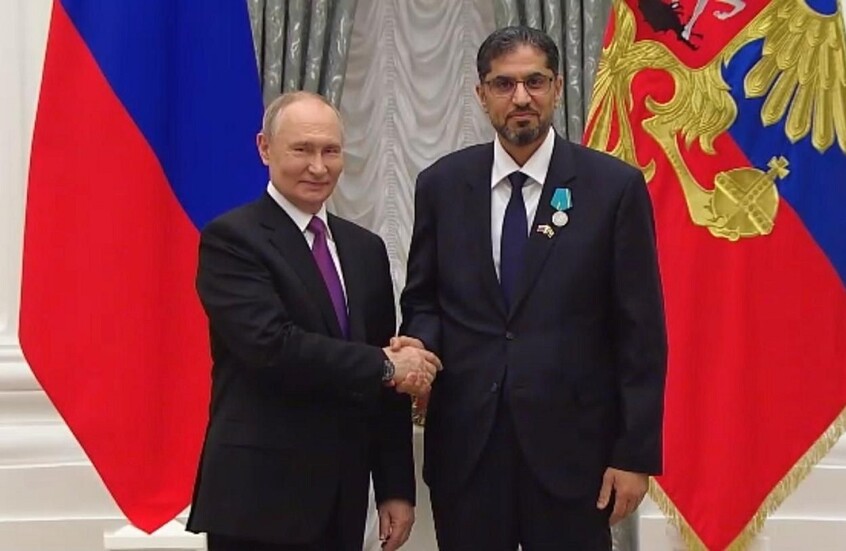 بوتين يقلد سفير الإمارات ميدالية بوشكين والأخير يلقي كلمة شكر بالروسية (فيديو)