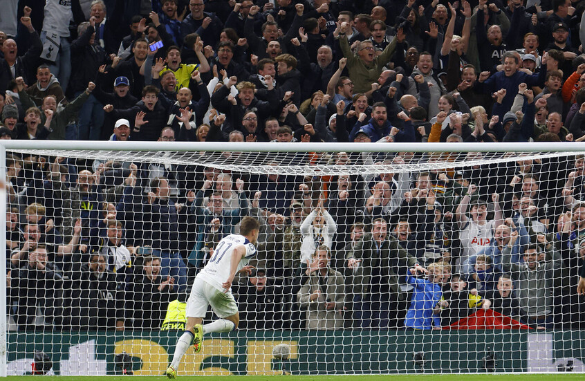 هدف خيالي من فان دي فين يدهش جماهير دوري الأبطال (فيديو)