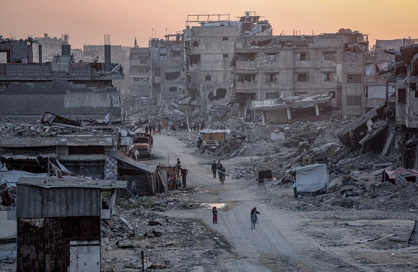 سؤال حول إعادة إعمار إسرائيل لغزة يتسبب بطرد صحفي إيطالي من وظيفته