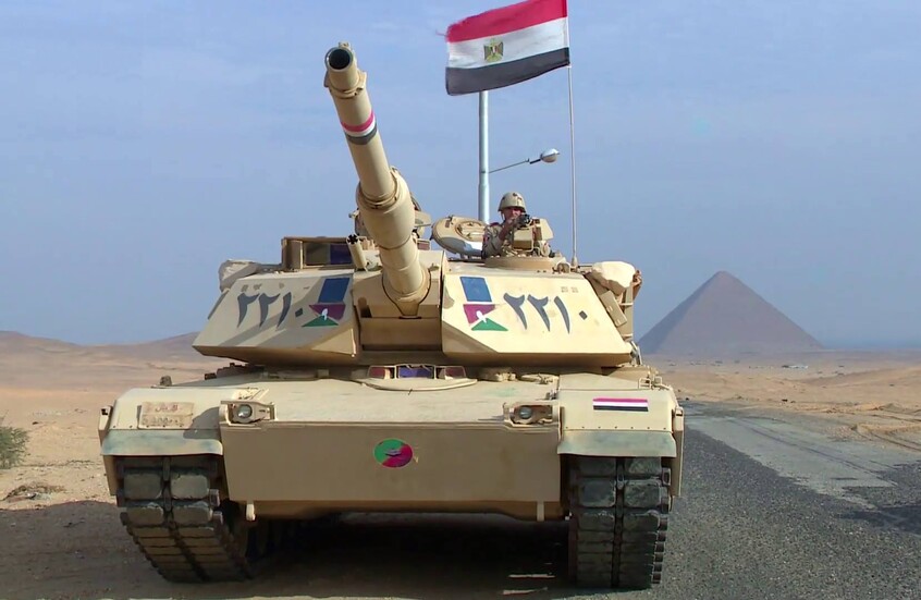 مصر.. قائد الجيش يتفقد "حماة الأهرام "