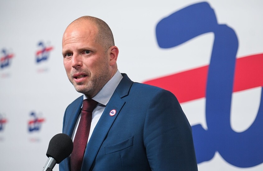 جدل في بلجيكا.. وزيرة الدفاع السابقة تنتقد تصريحات  خلفها حول روسيا وتصفها "بالاستفزازية"